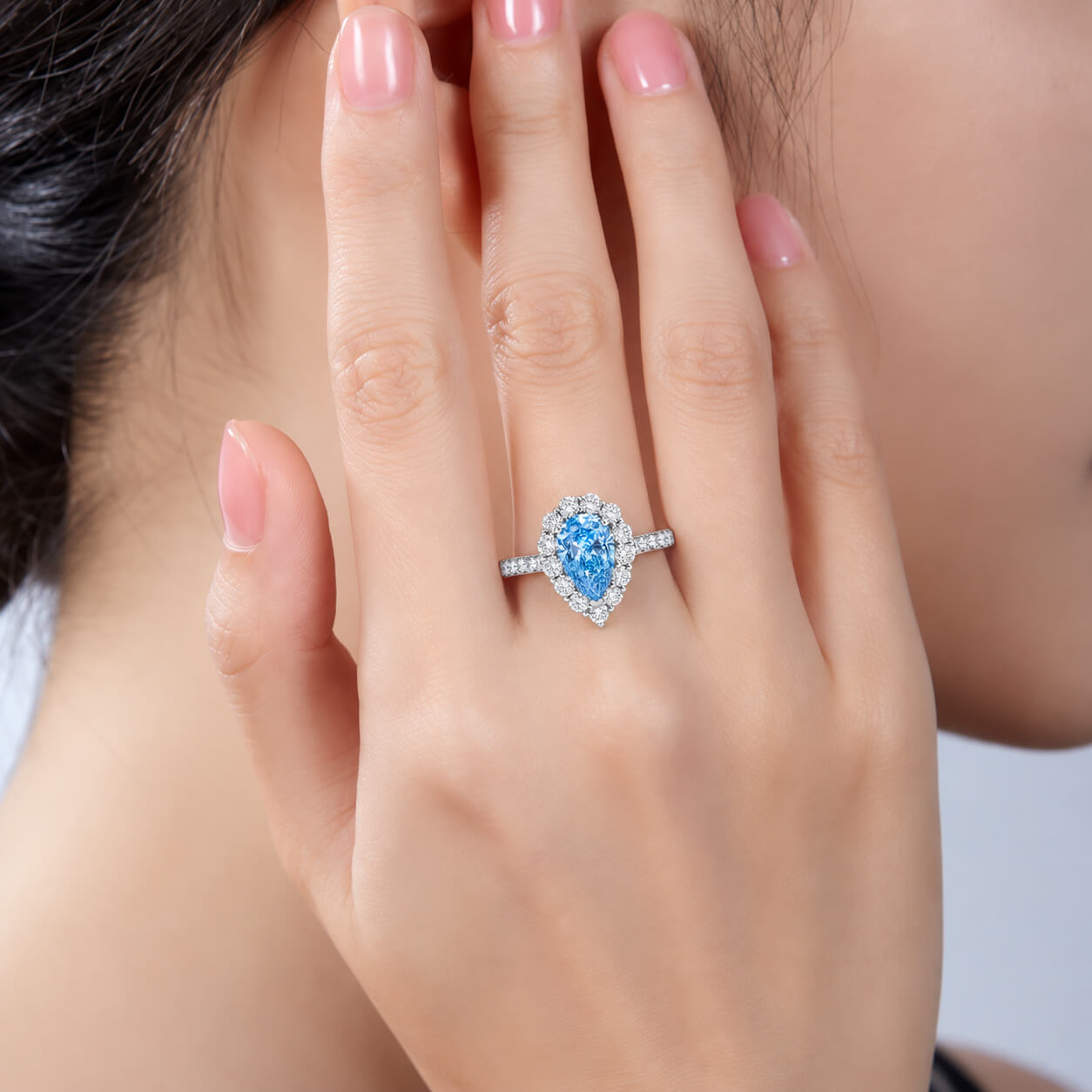 18K gold halo setting pear lab grown blue diamond engagment ring