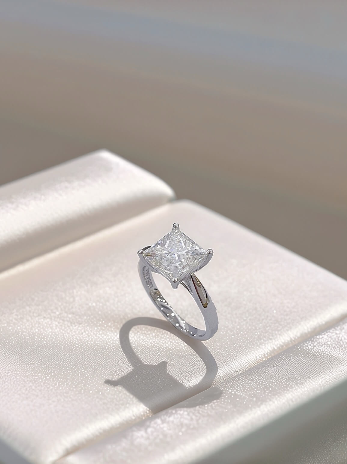 4 prongs princess cut lab grown diamond engagement ring
