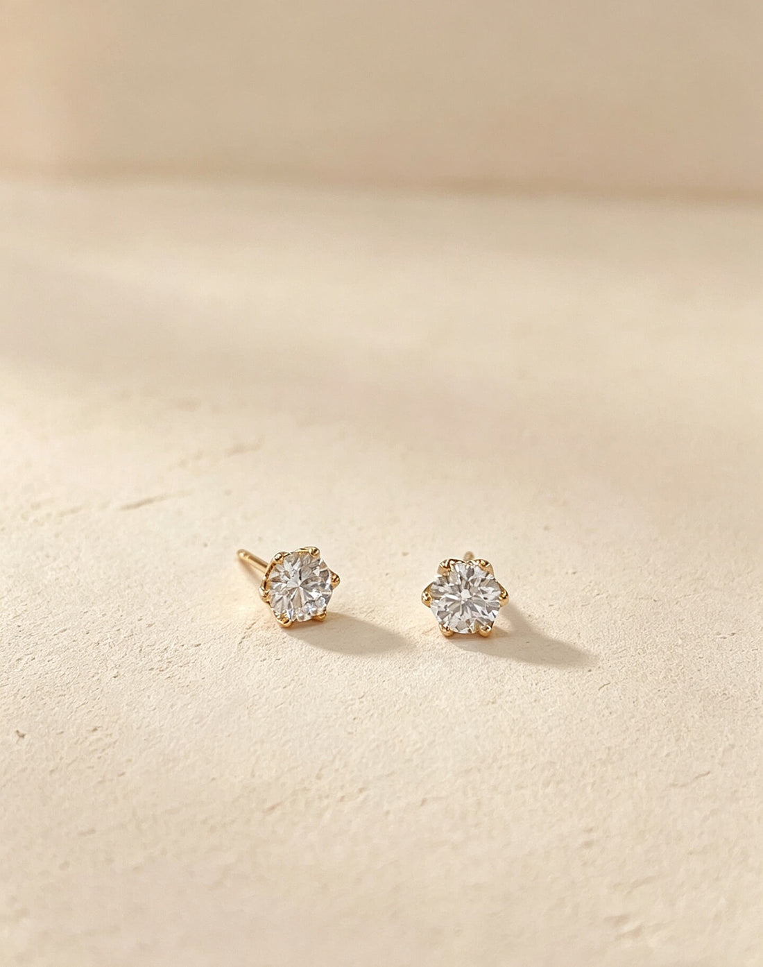 6 prongs round cut lab grown diamond earrings stud