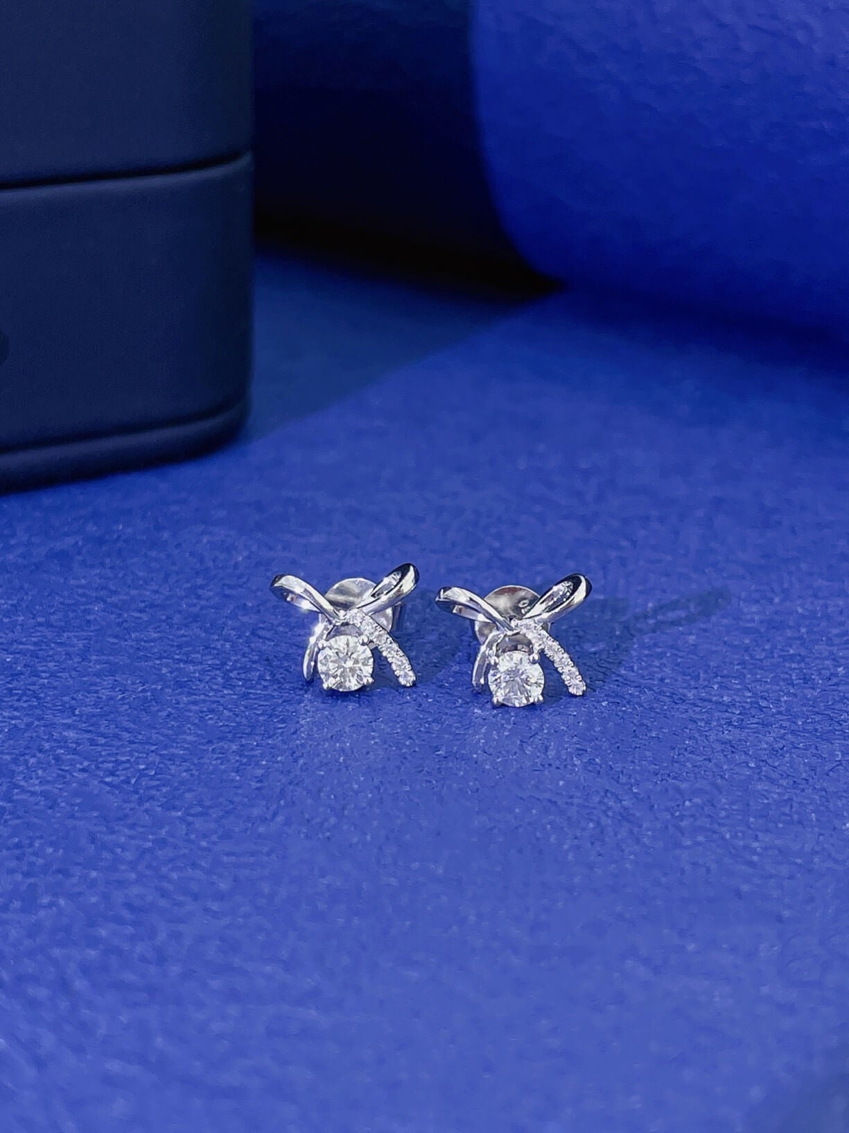 Bow shaped round cut lab grown diamond earrings stud