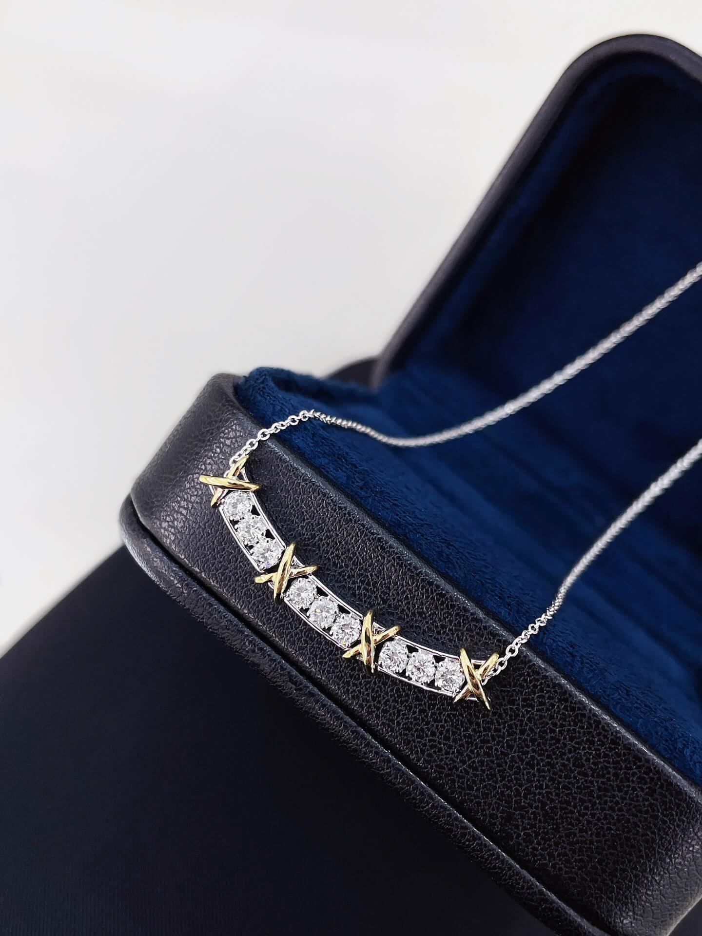 Color separation round cut lab grown diamond necklace