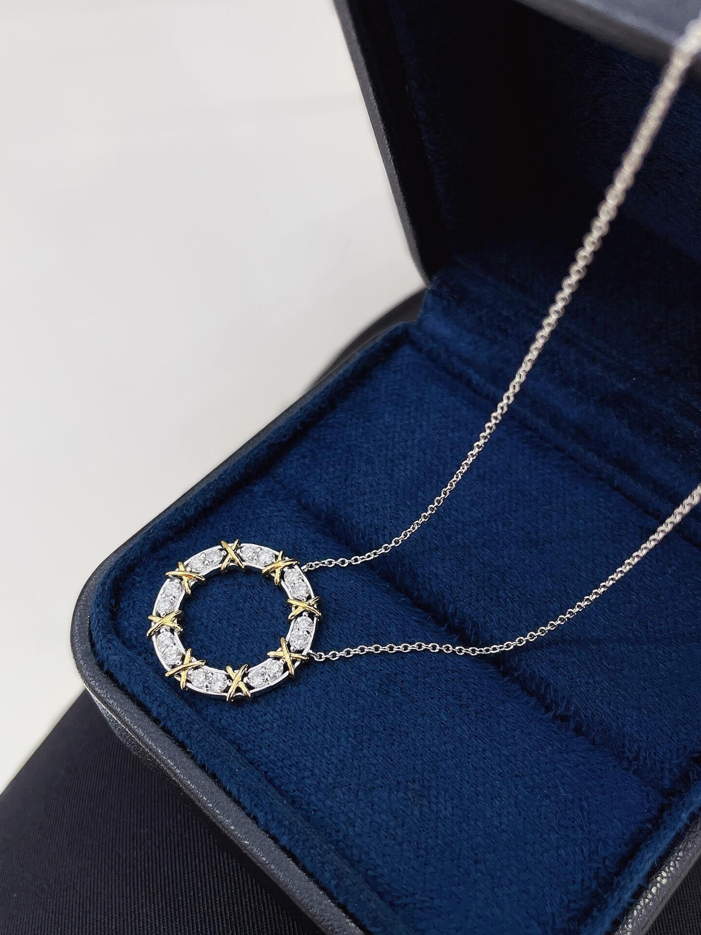 Color separation round cut lab grown diamond necklace