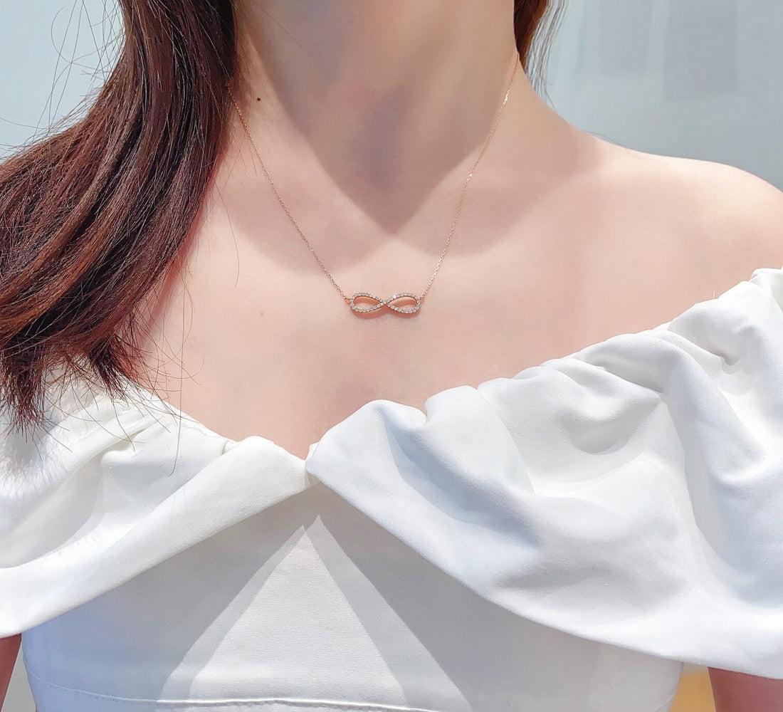 Figure-8 lab grown diamond pendant necklace