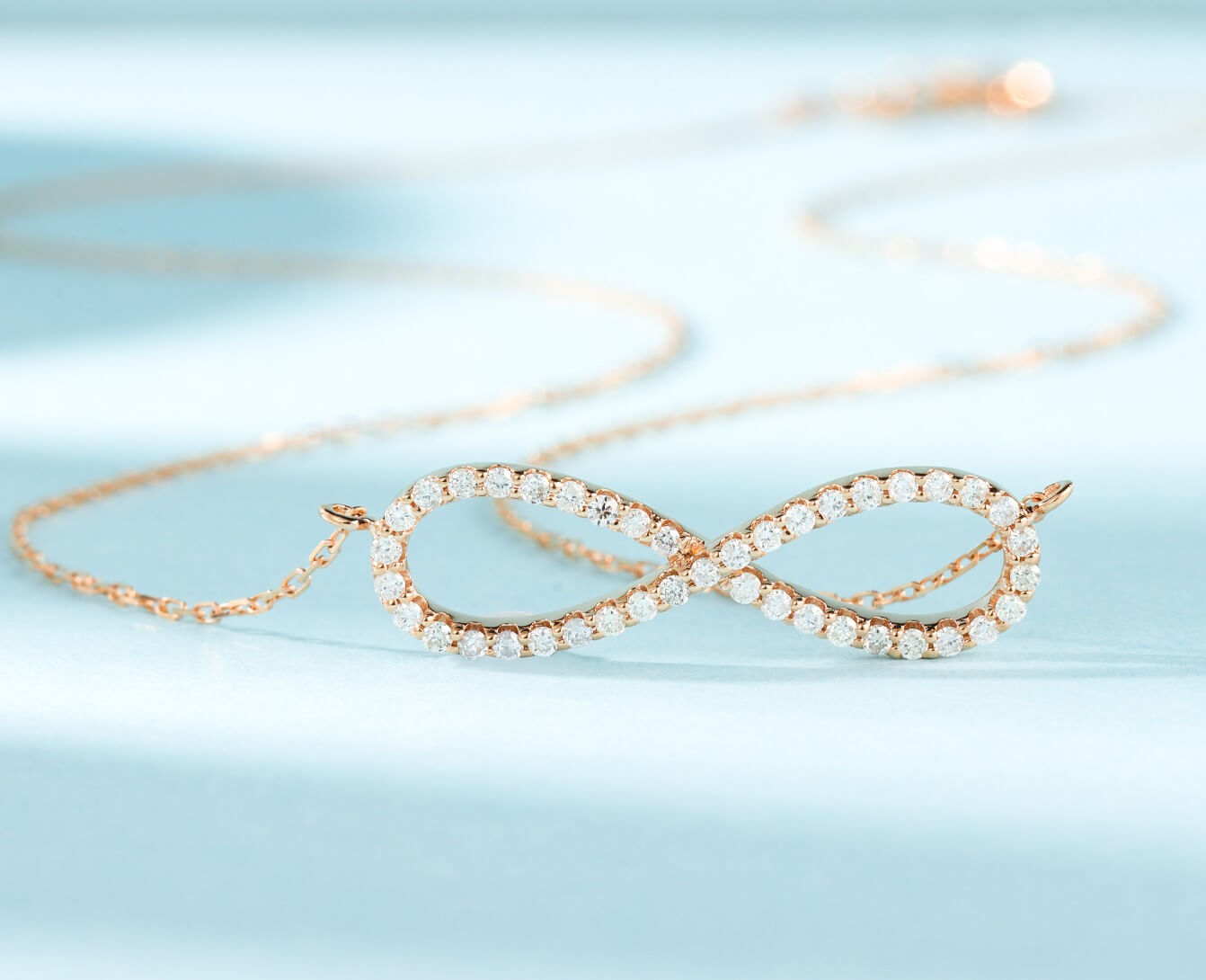 Figure-8 lab grown diamond pendant necklace