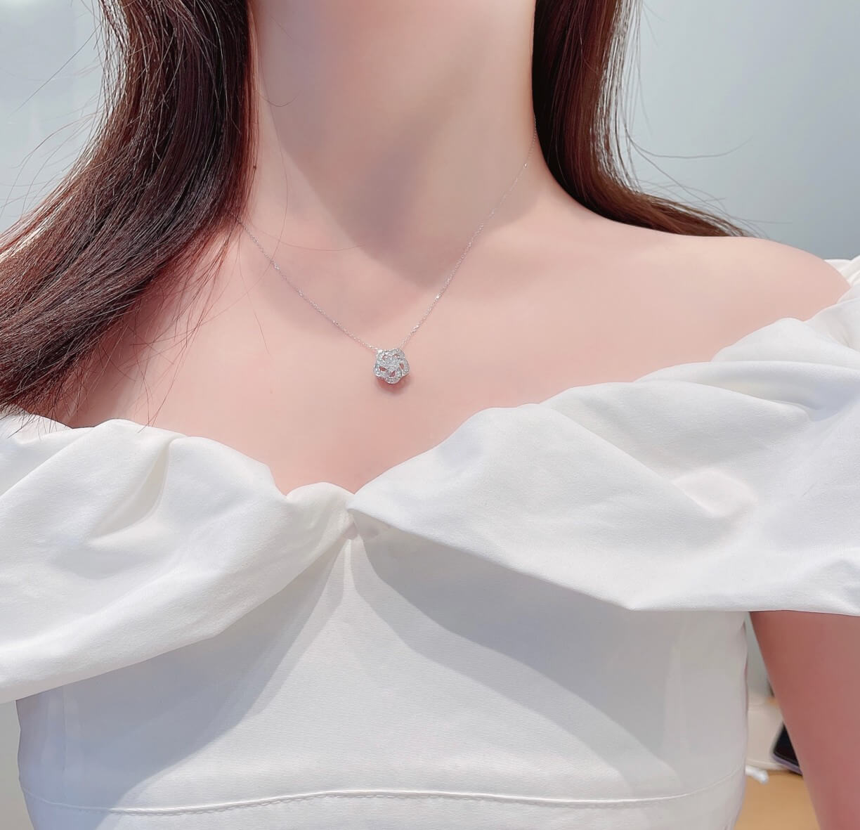 Five-petaled flower trapezoid round cut lab grown diamond necklace
