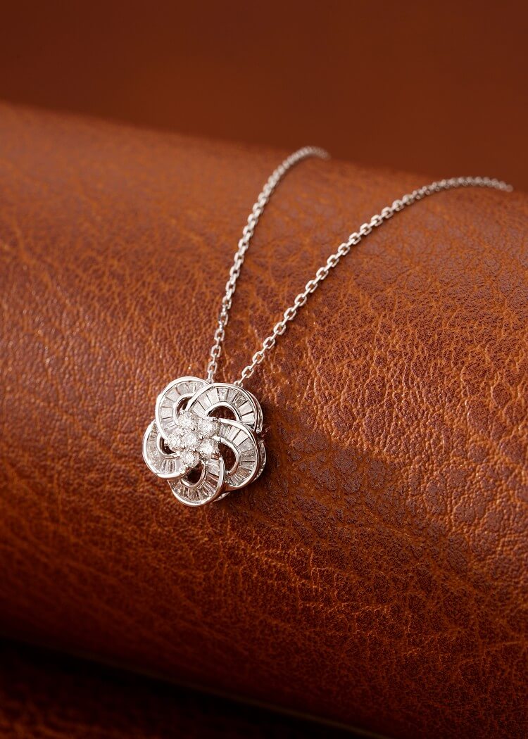 Five-petaled flower trapezoid round cut lab grown diamond necklace