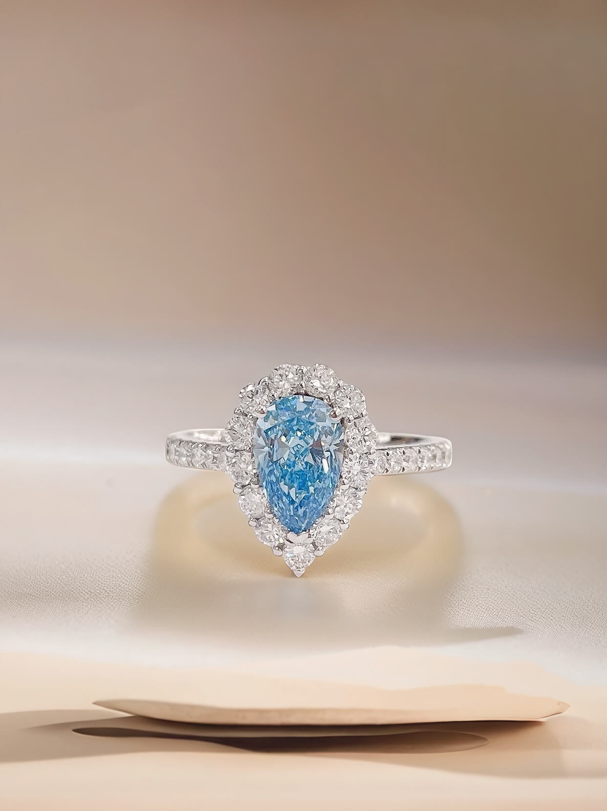 18K gold halo setting pear lab grown blue diamond engagment ring