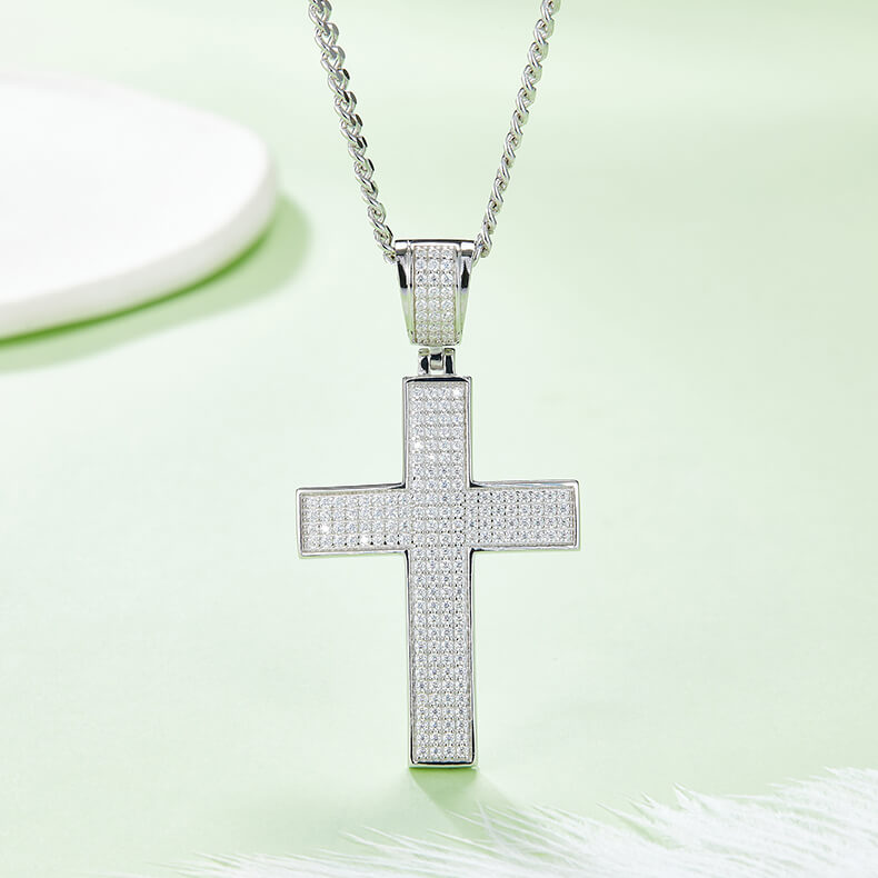 Classic luxury Moissanite cross pendant necklace
