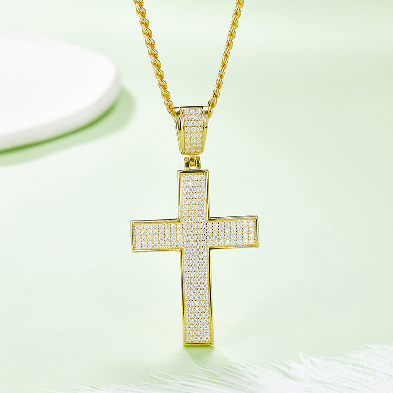 Classic luxury Moissanite cross pendant necklace