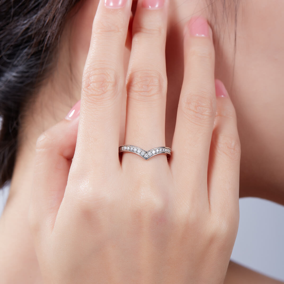 V shape full pave round cut Moissanite curved wedding band