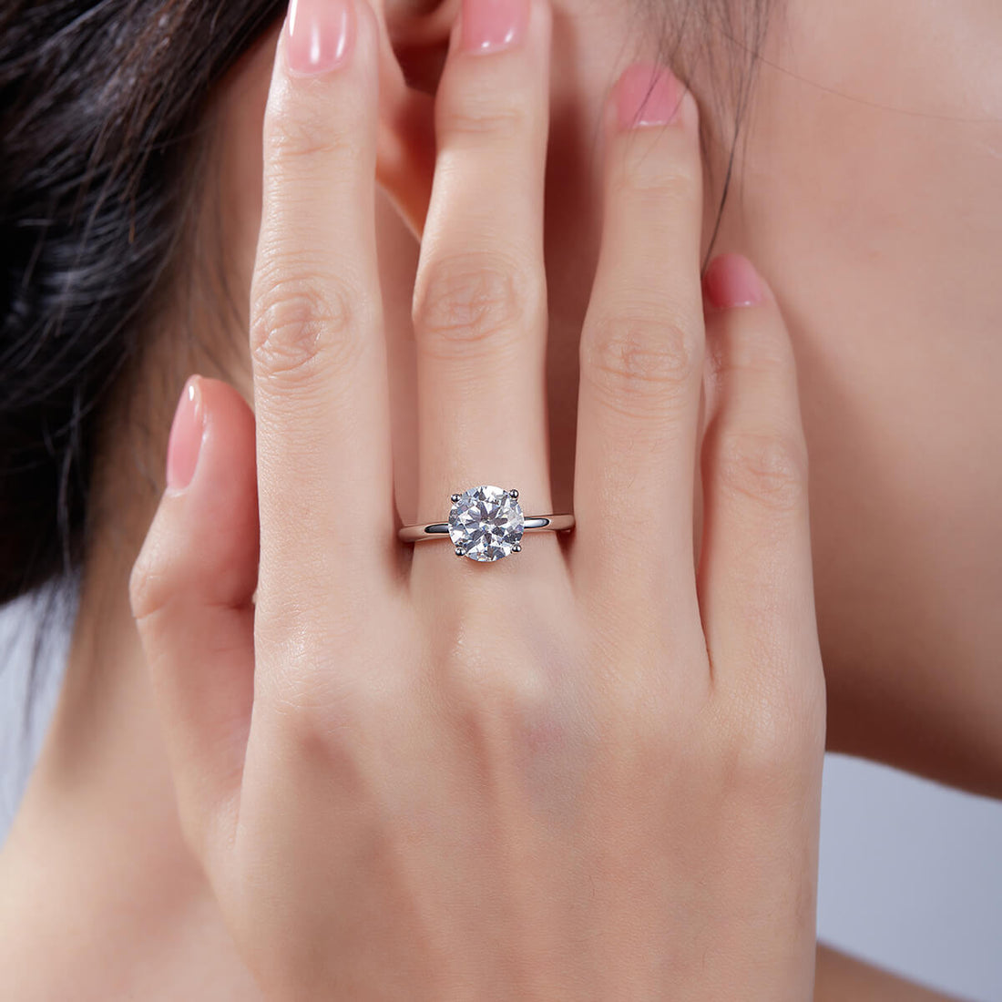 Round cut Moissanite solitaire engagement ring