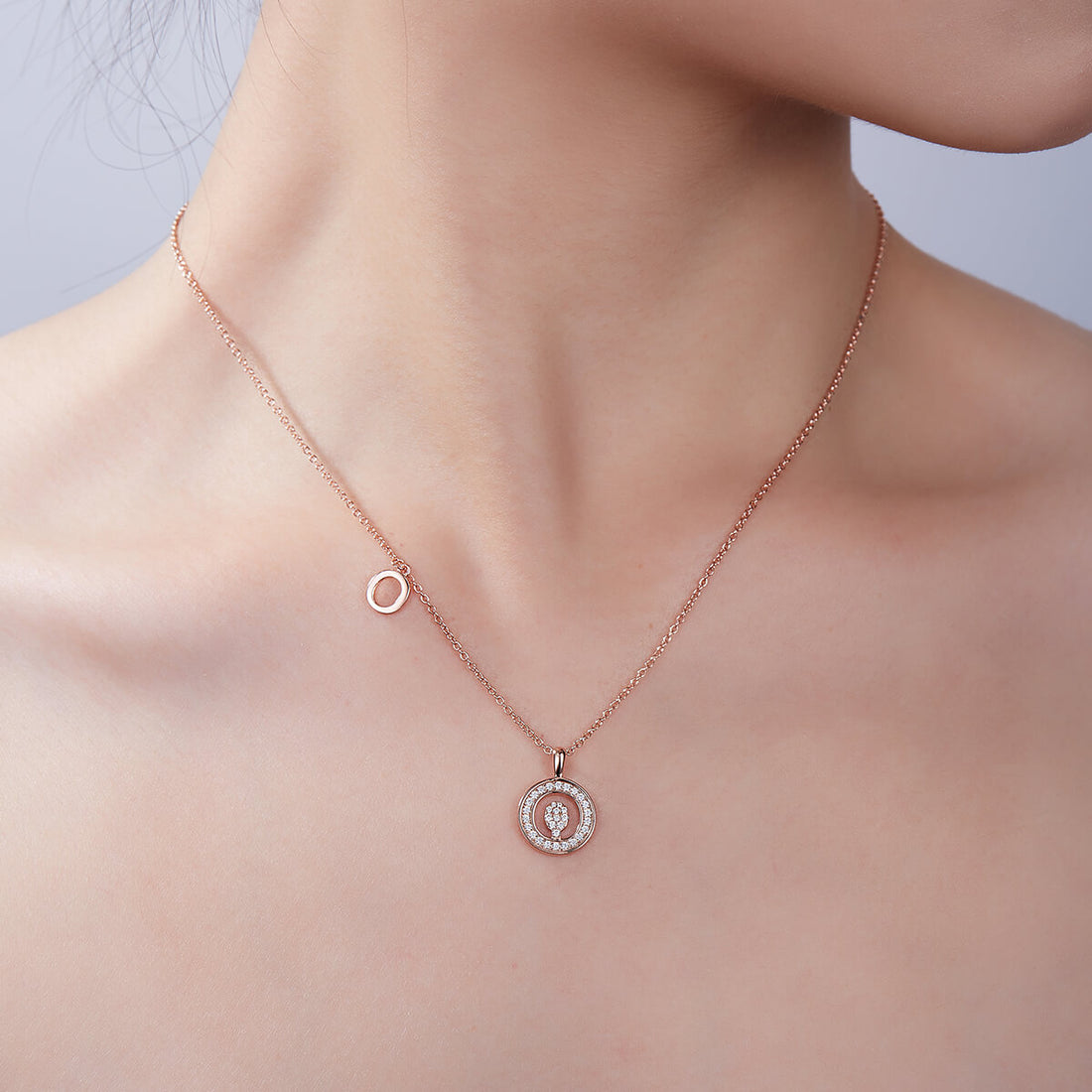 Initial alphabet O Moissanite pendant necklace