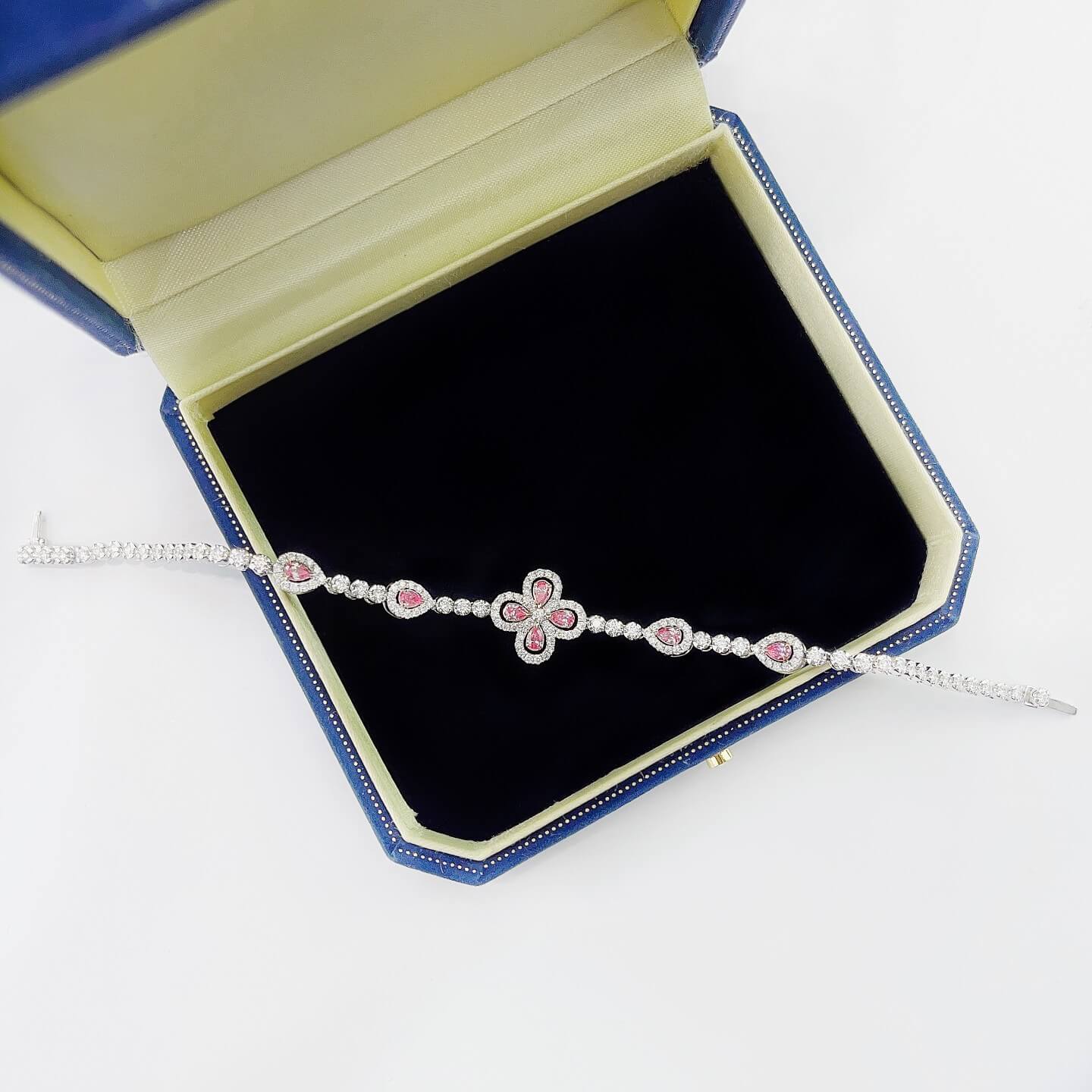 Pear cut four-leaf clover lab grown pink diamond bracelet