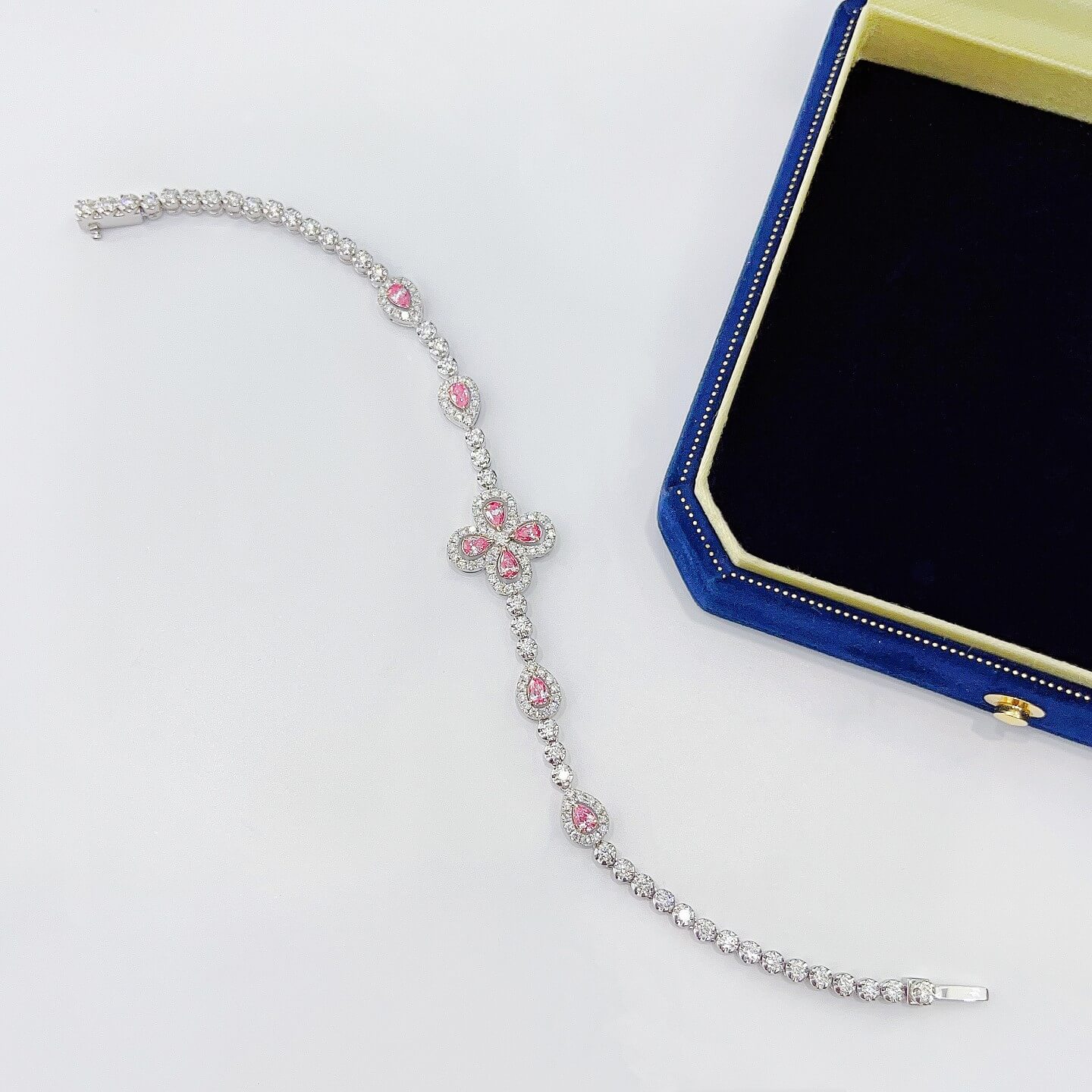 Pear cut four-leaf clover lab grown pink diamond bracelet