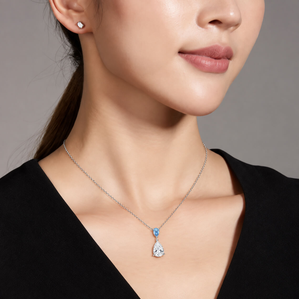Pear cut lab grown diamond pendant necklace
