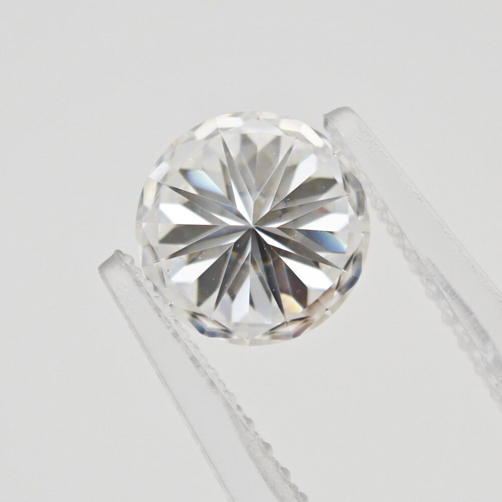 Round Hearts & Arrows Cut Moissanite Stone