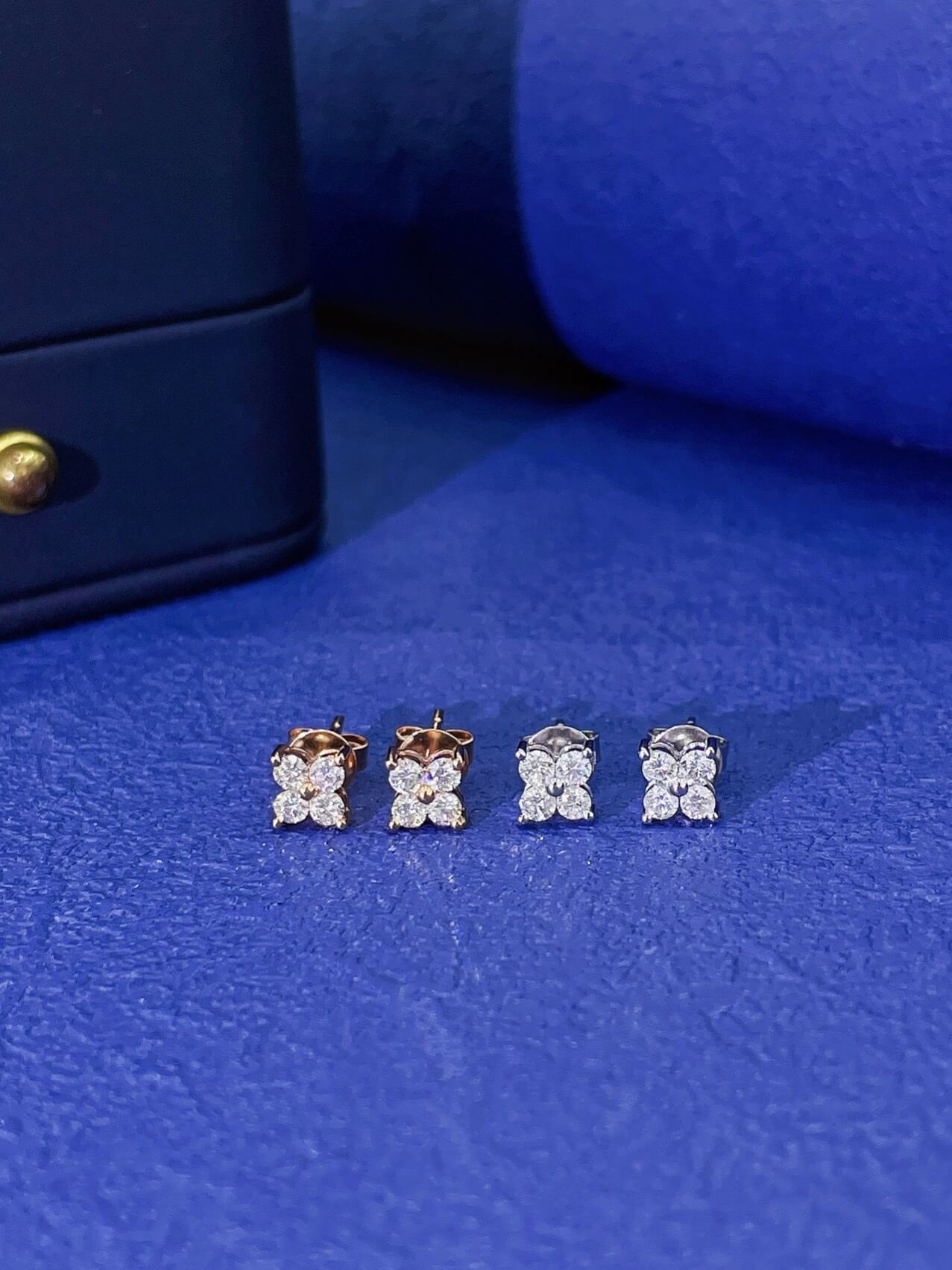 Round cut four-leaf clover lab grown diamond earrings stud