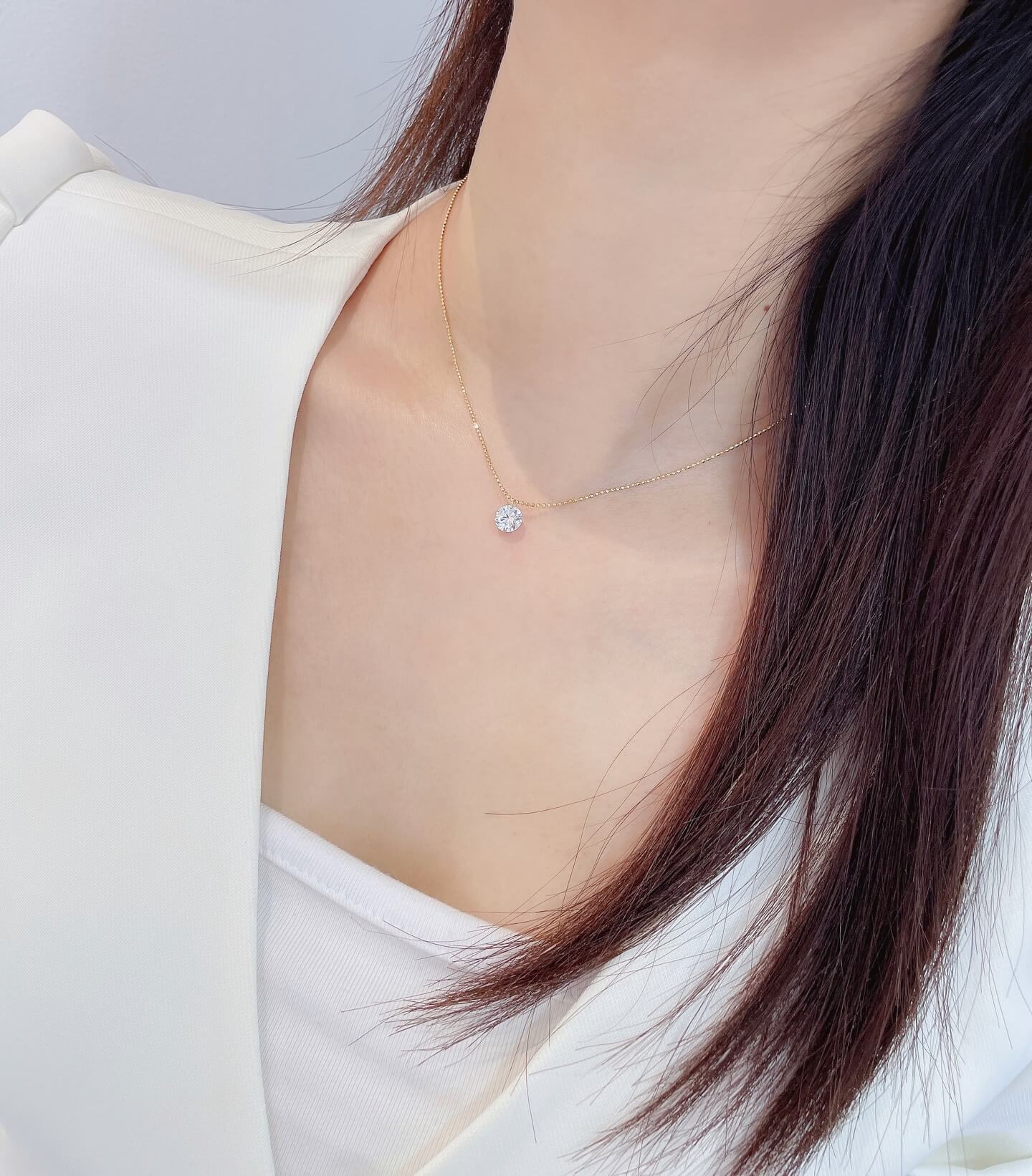 Round cut lab grown diamond pendant necklace