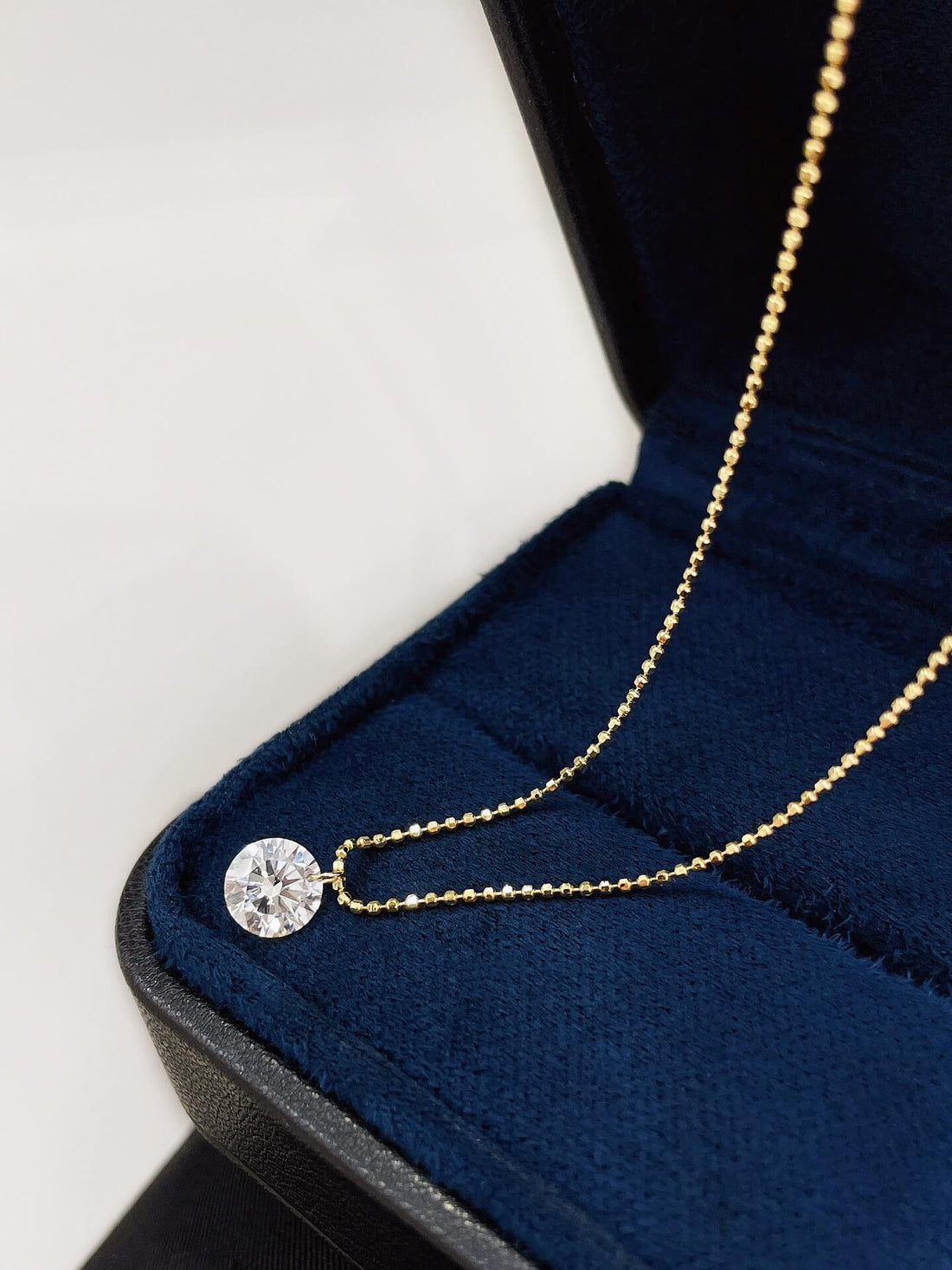 Round cut lab grown diamond pendant necklace