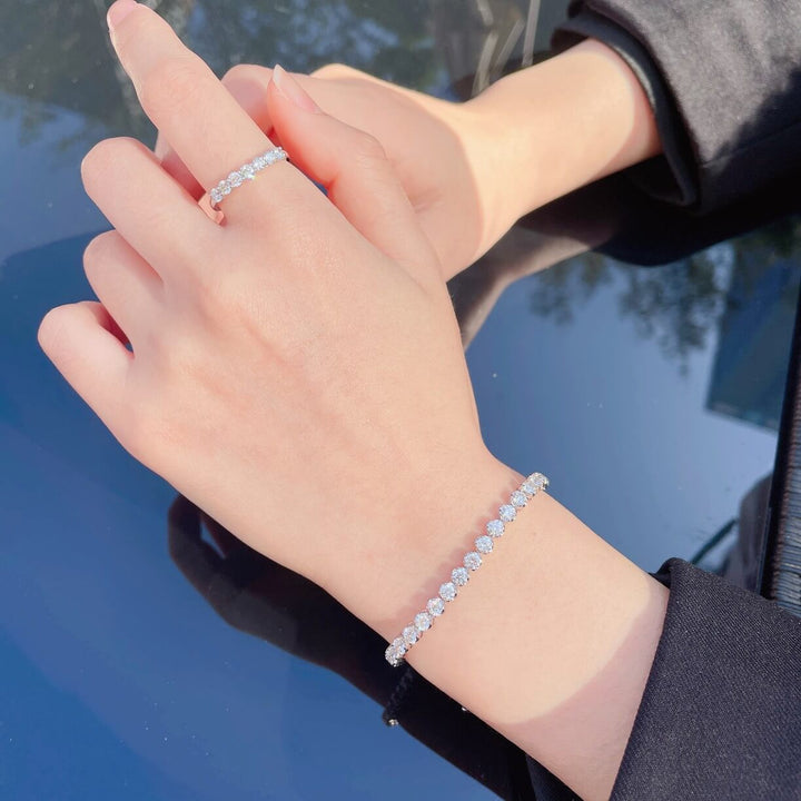 Round cut lab grown diamond tennis bracelet