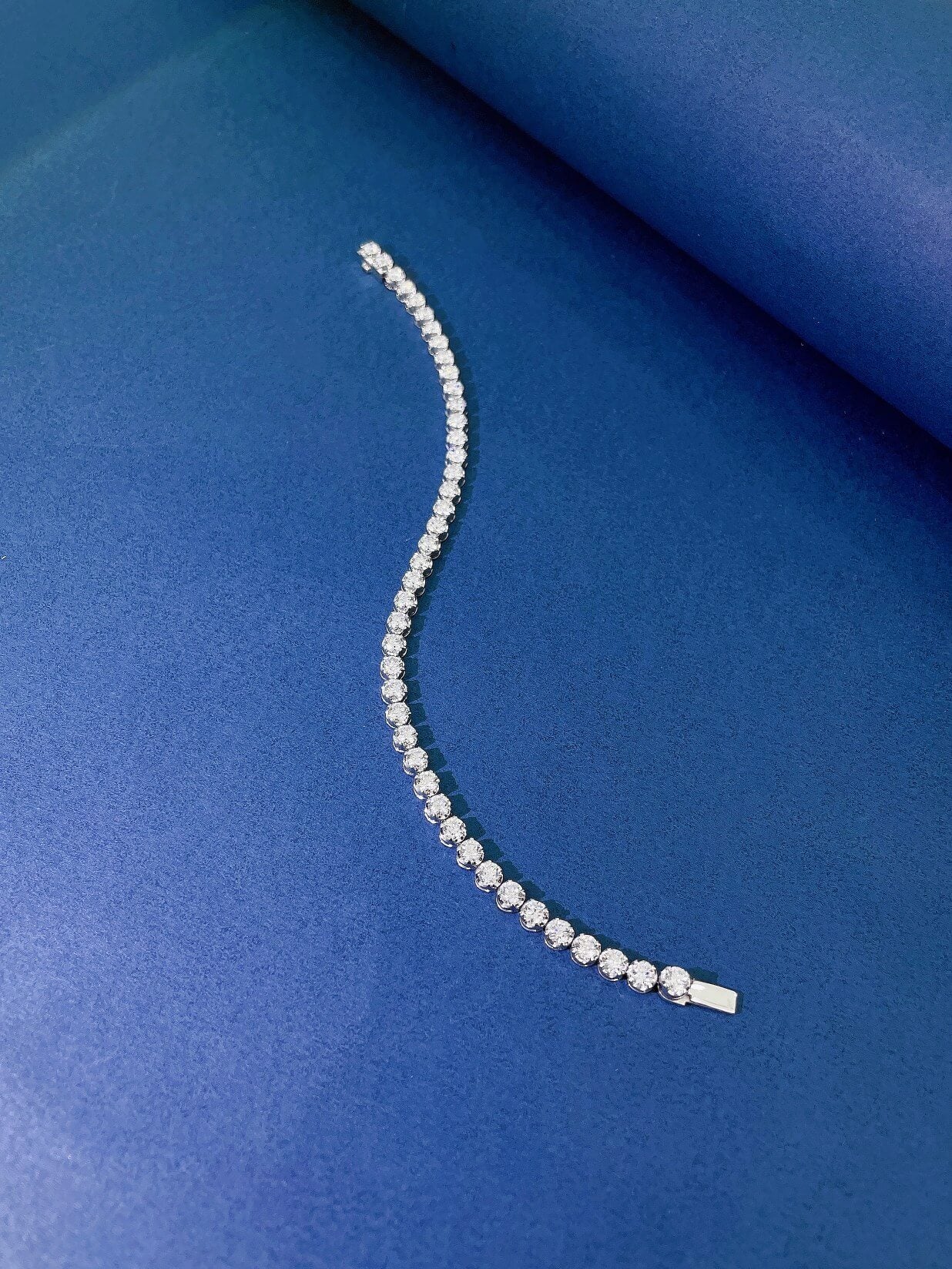 Round cut lab grown diamond tennis bracelet