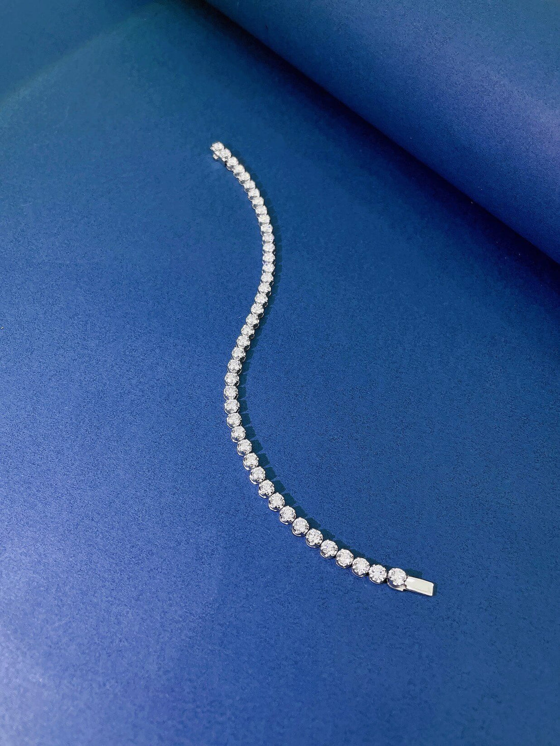 Round cut lab grown diamond tennis bracelet