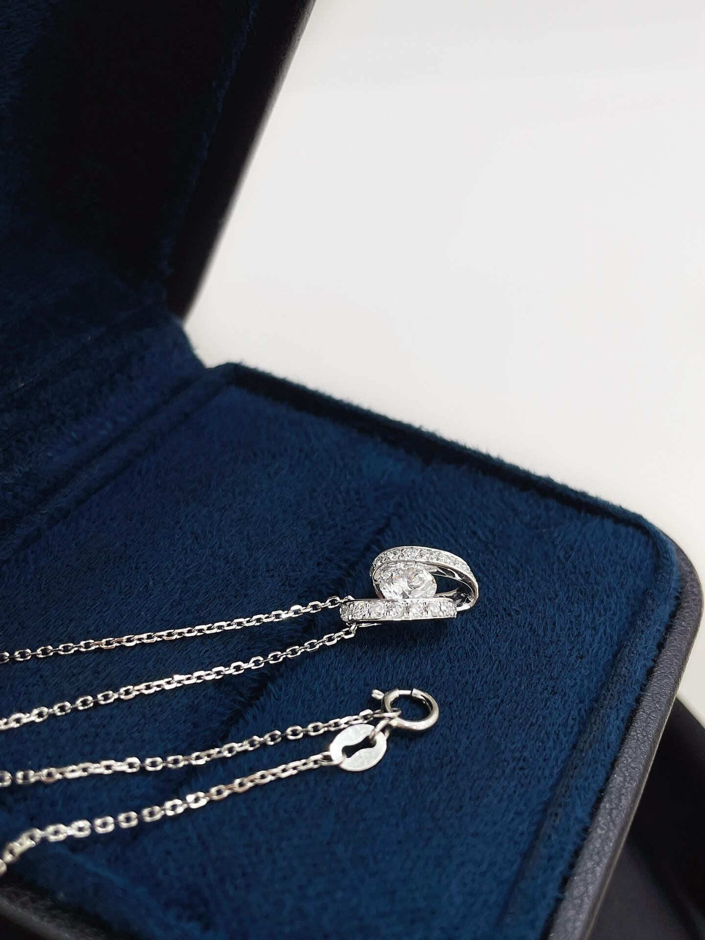 Staggered design round cut lab grown diamond necklace