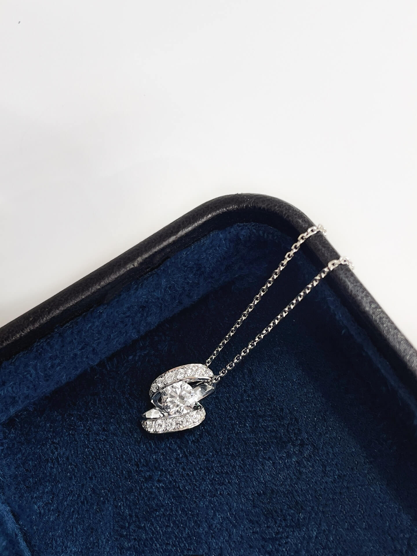 Staggered design round cut lab grown diamond necklace