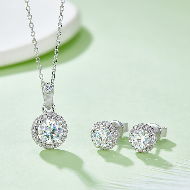 Round cut Halo Moissanite pendant necklace