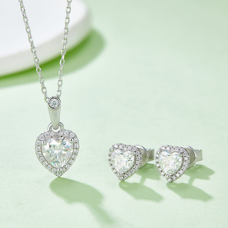 Heart cut Halo Moissanite pendant necklace