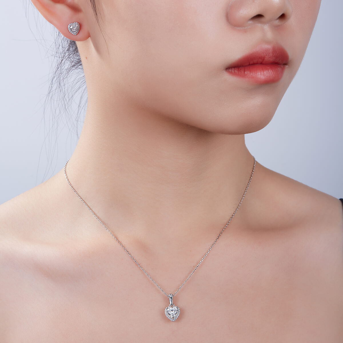 Heart cut Halo Moissanite pendant necklace