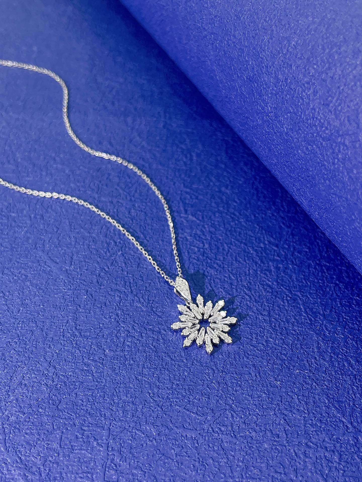 Tiberium Snowflake lab grown diamond necklace