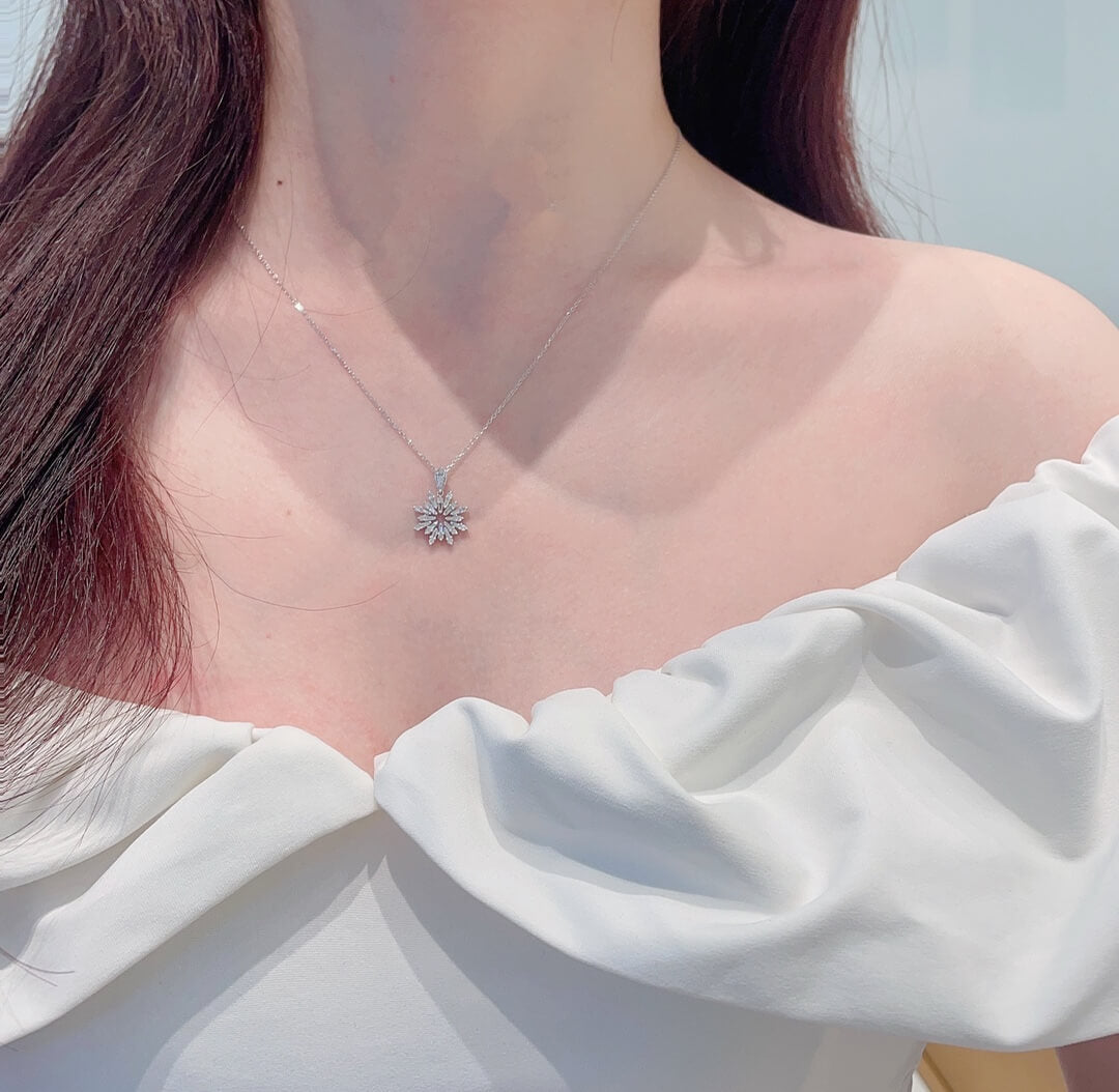 Tiberium Snowflake lab grown diamond necklace