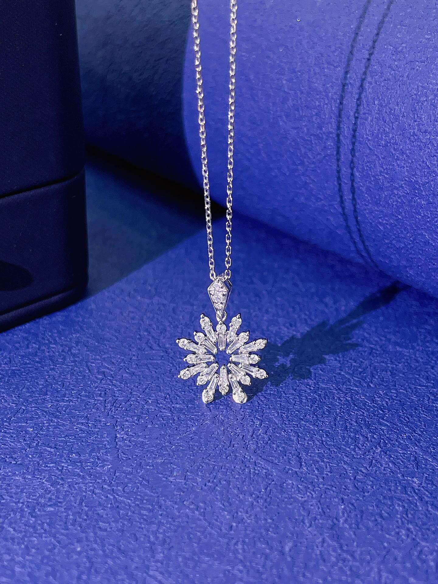 Tiberium Snowflake lab grown diamond necklace