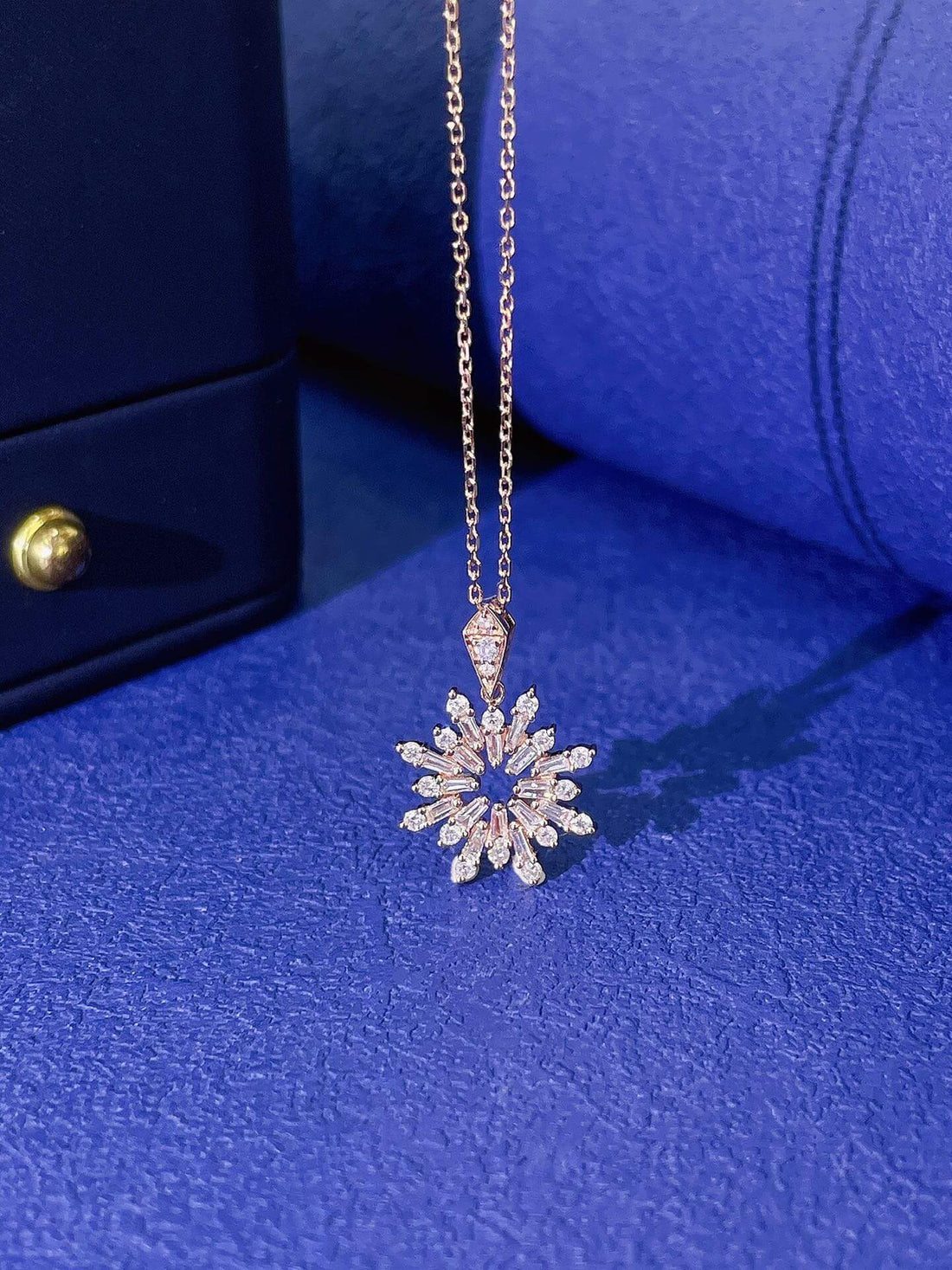 Tiberium Snowflake lab grown diamond necklace