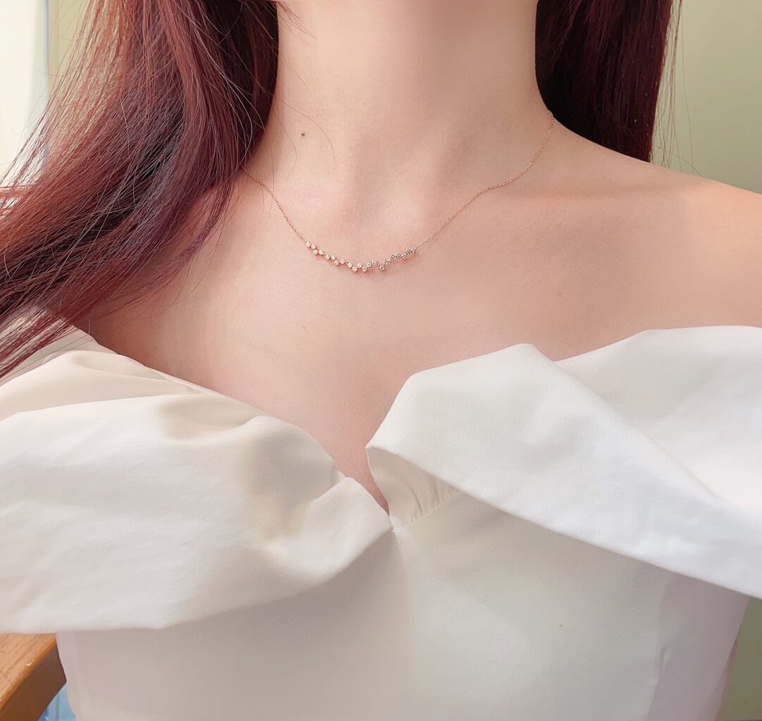 Small bubbles lab grown diamond pendant necklace