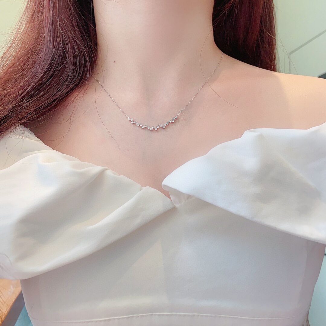 Small bubbles lab grown diamond pendant necklace